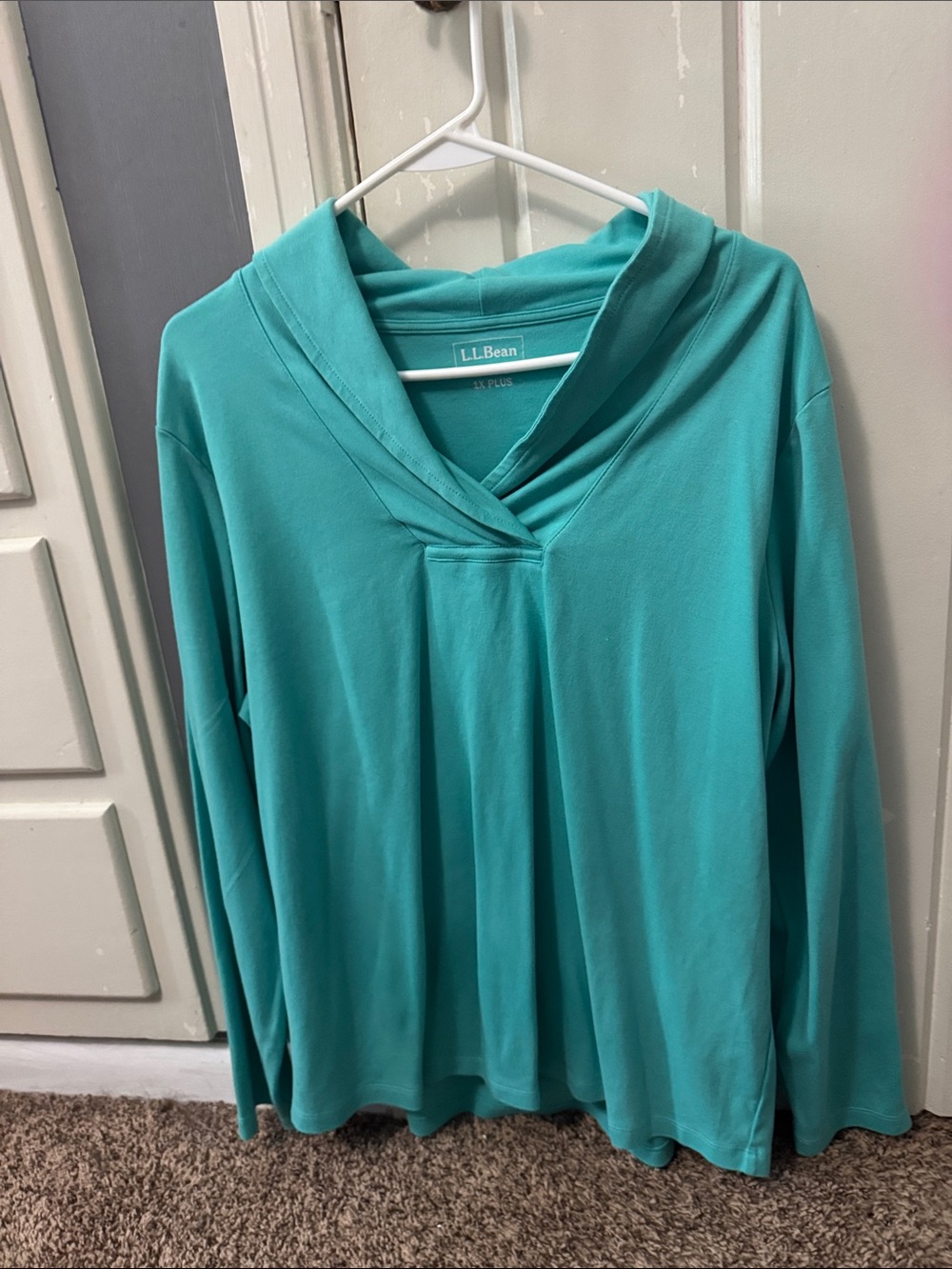 3/20 L.L. Bean Turquoise V-Neck Long-Sleeve Pullover